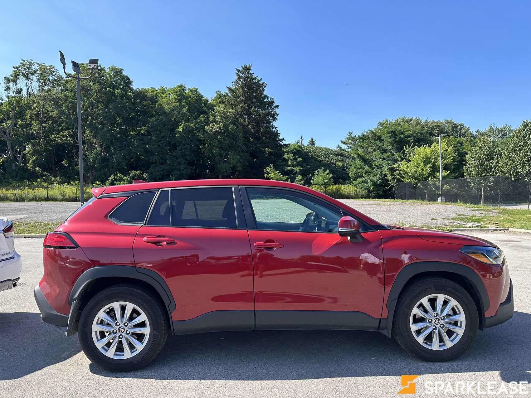 2022 Toyota  Corolla Cross  LE 四驱