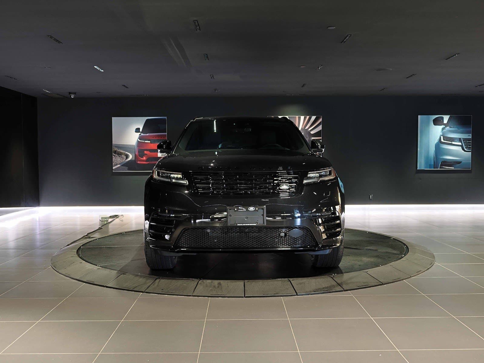 2026 Land Rover Range Rover Velar Dynamic SE