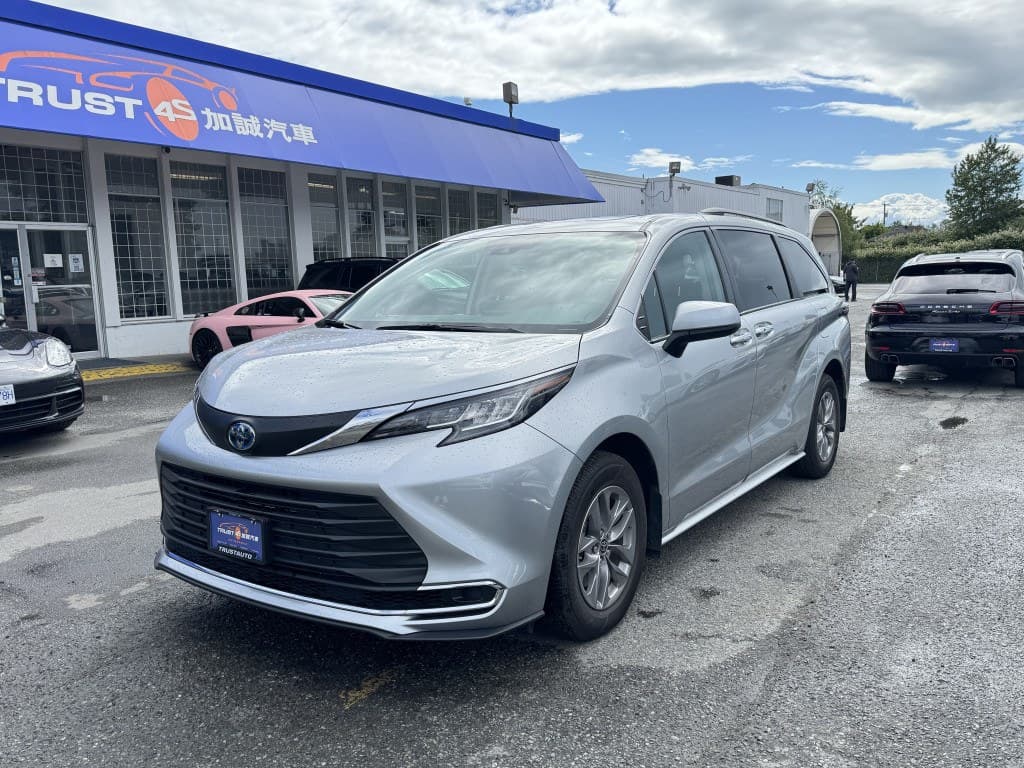 2022 Toyota Sienna XLE 4dr Passenger Van CVT