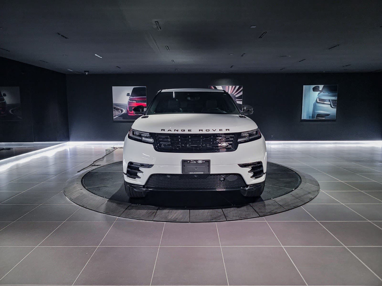 2026 Land Rover Range Rover Velar Dynamic SE