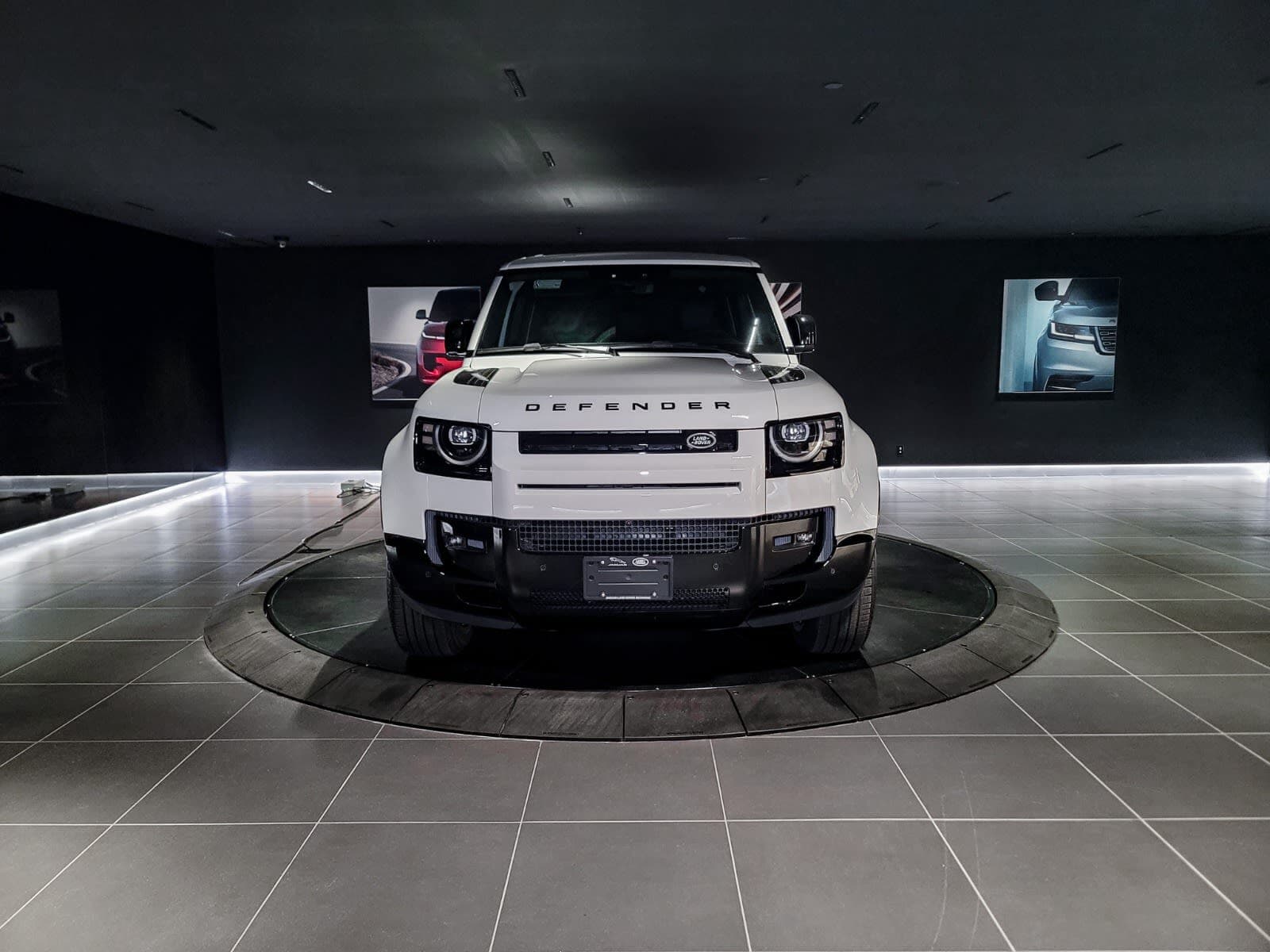 2026 Land Rover Defender X-Dynamic SE
