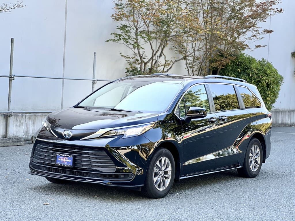 2022 Toyota Sienna LE FWD