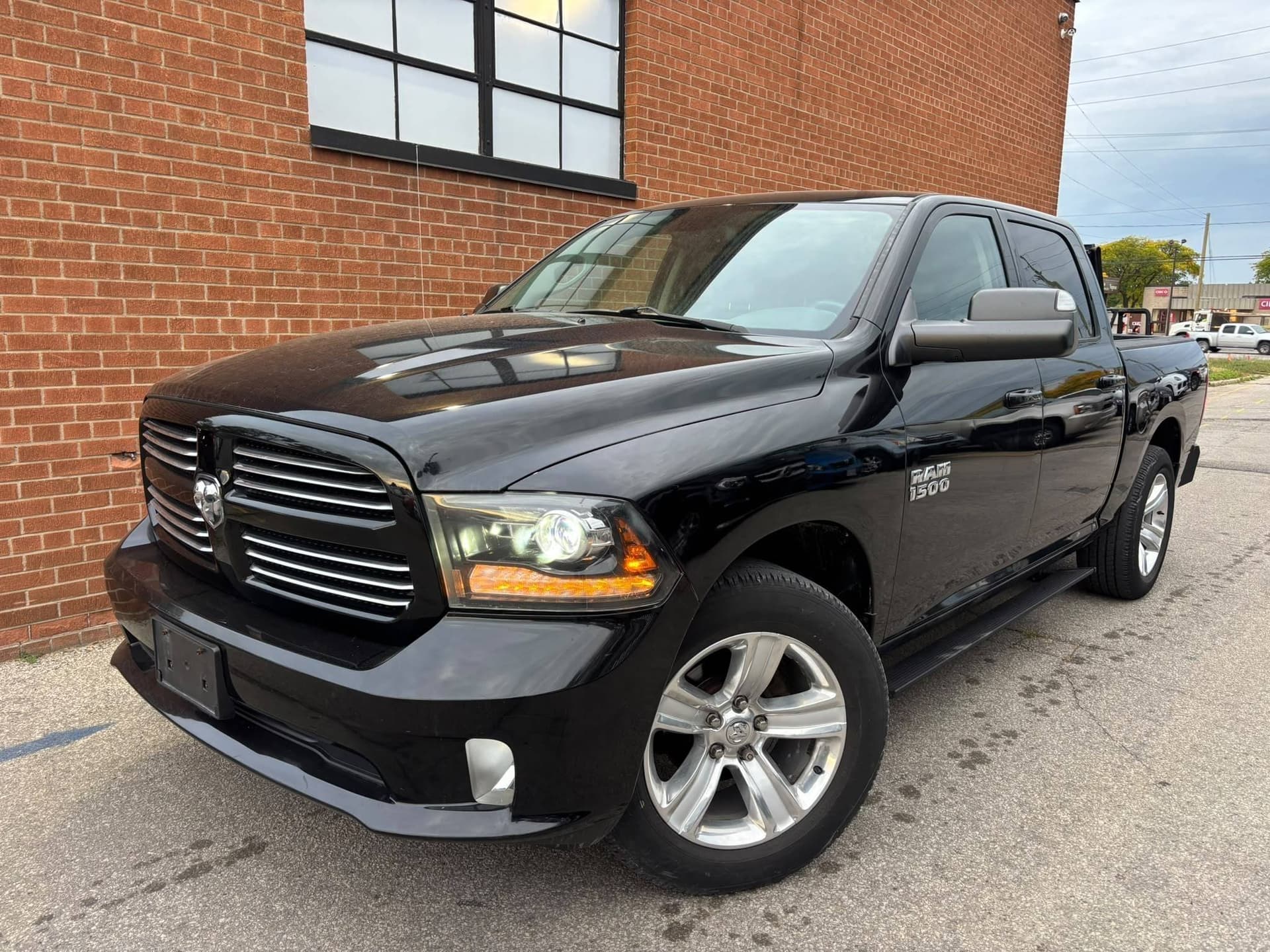 2014 Ram 1500 4WD Crew Cab 140.5" Sport