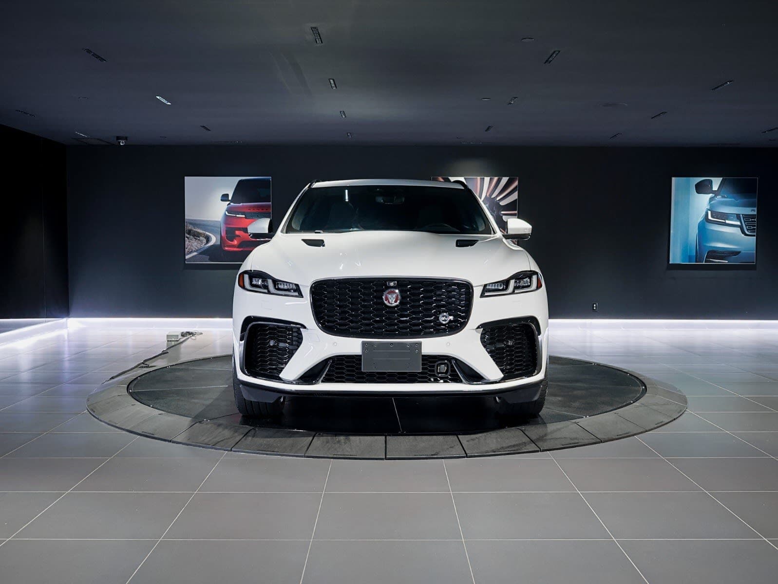 2022 Jaguar F-PACE P550 SVR