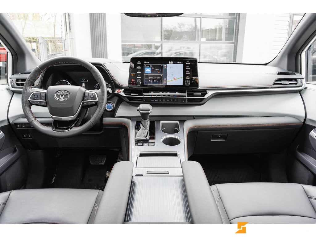 2021 Toyota Sienna LE 8-Passenger FWD