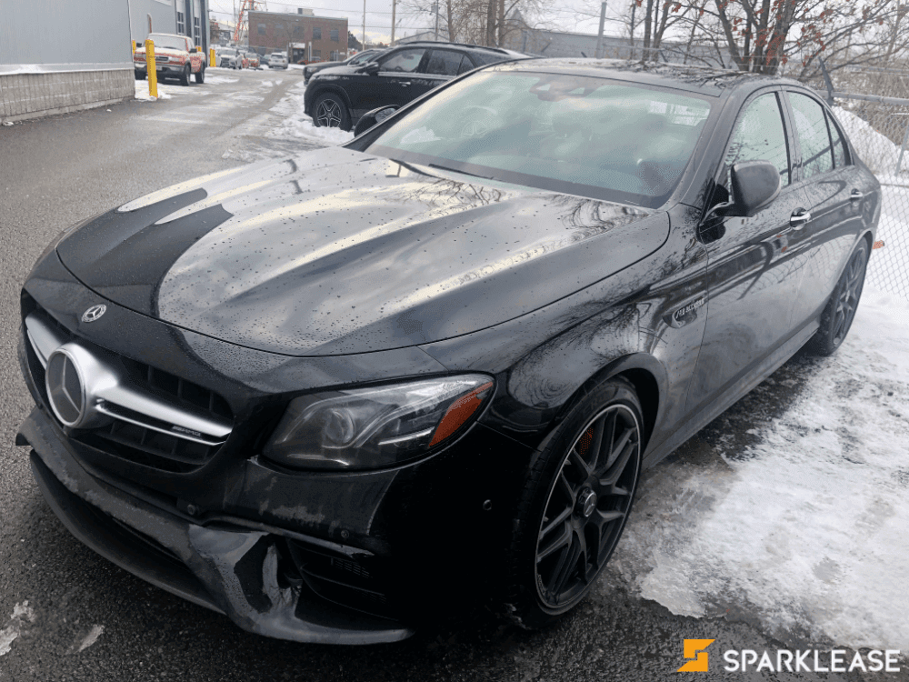 2020 Mercedes-Benz E63 带方向盘旋钮