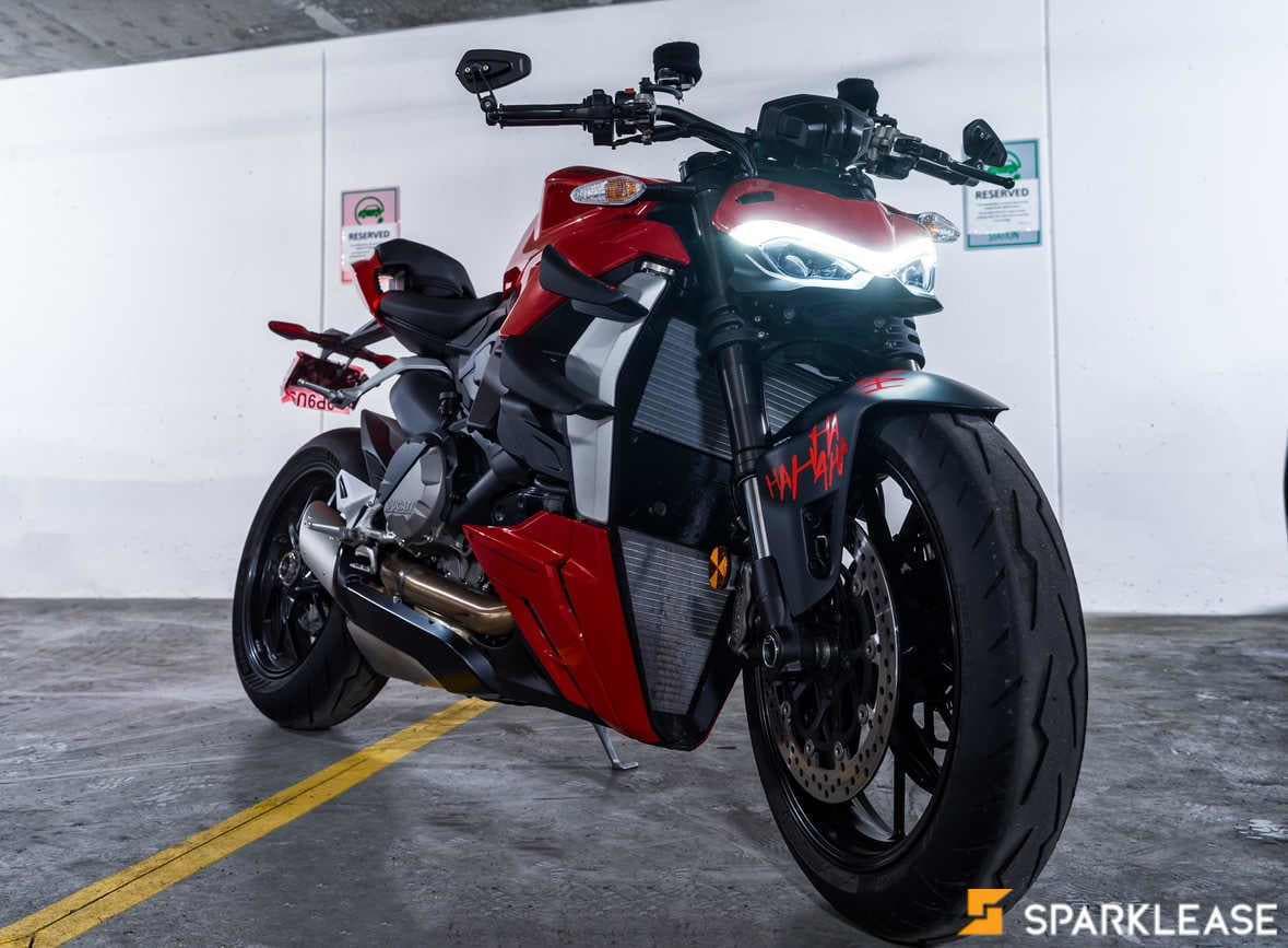 2022 Ducati Street fighter V2