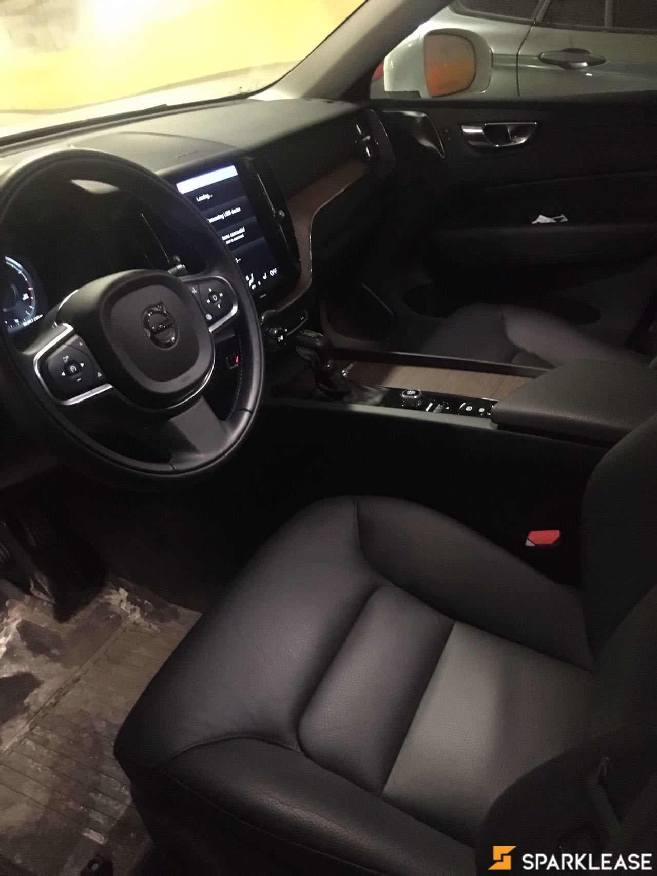 2021 Volvo XC60 T6 AWD Momentum