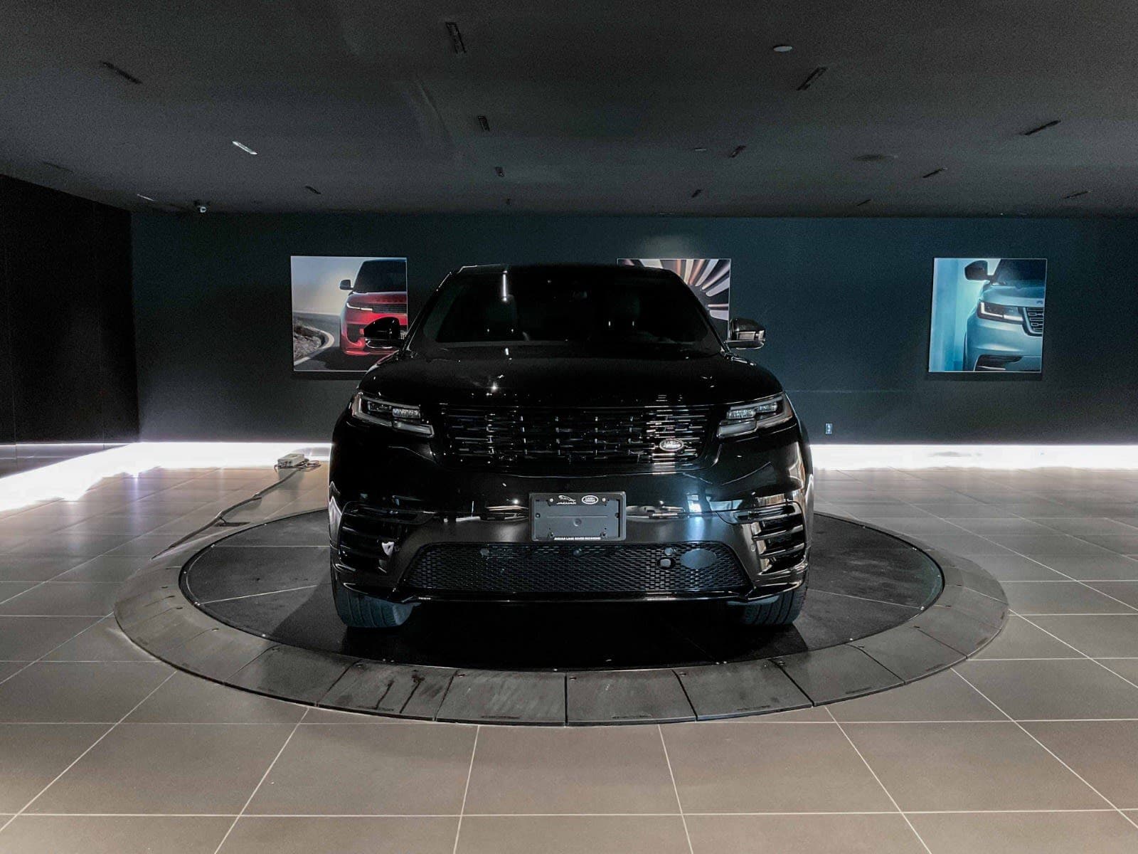 2026 Land Rover Range Rover Velar Dynamic SE
