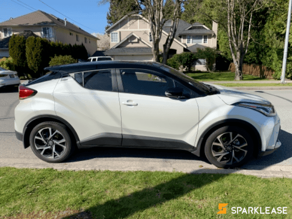 2021 Toyota CHR 熊猫色