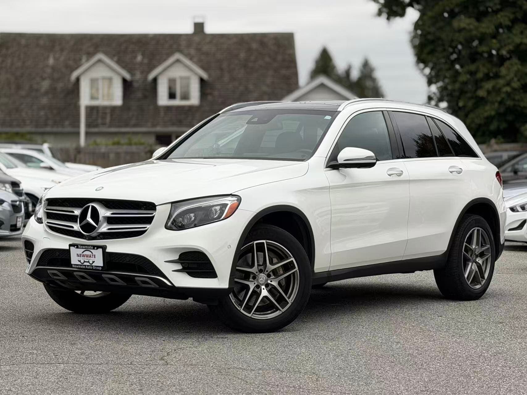 2017 Mercedes-Benz GLC-Class GLC 300 4MATIC. LOCAL BC VEHICLE. AMG PACKAGE.