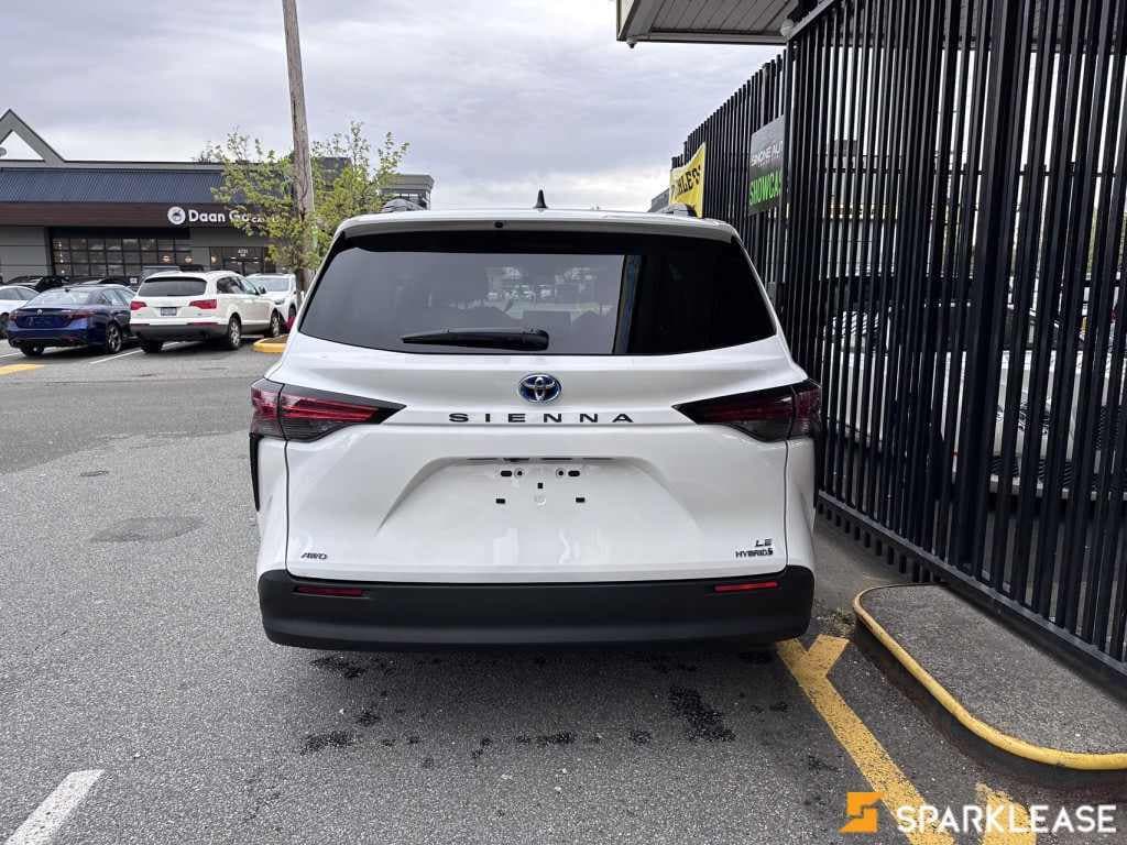 2022 Toyota Sienna LE 8-Passenger AWD