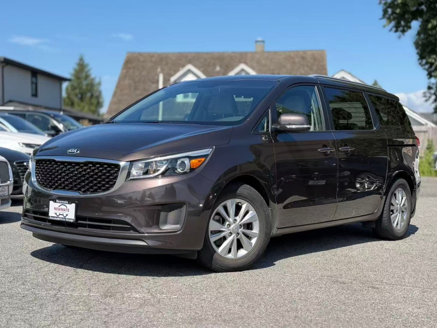 2016 Kia Sedona LX. LOCAL BC VEHICLE. FULL SERVICE RECORD. SUPER LOW KILOMETRES. 8 SEATER.