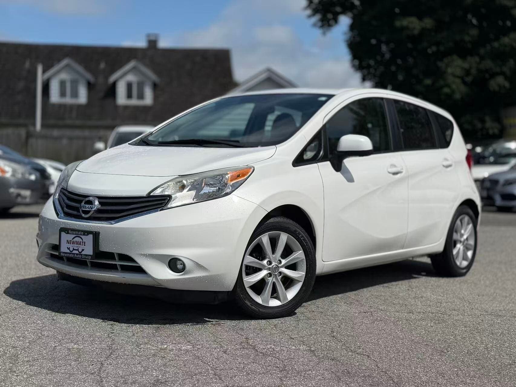 2014 Nissan Versa Note SL. LOCAL BC VEHICLE. LOW KILOMETRES.