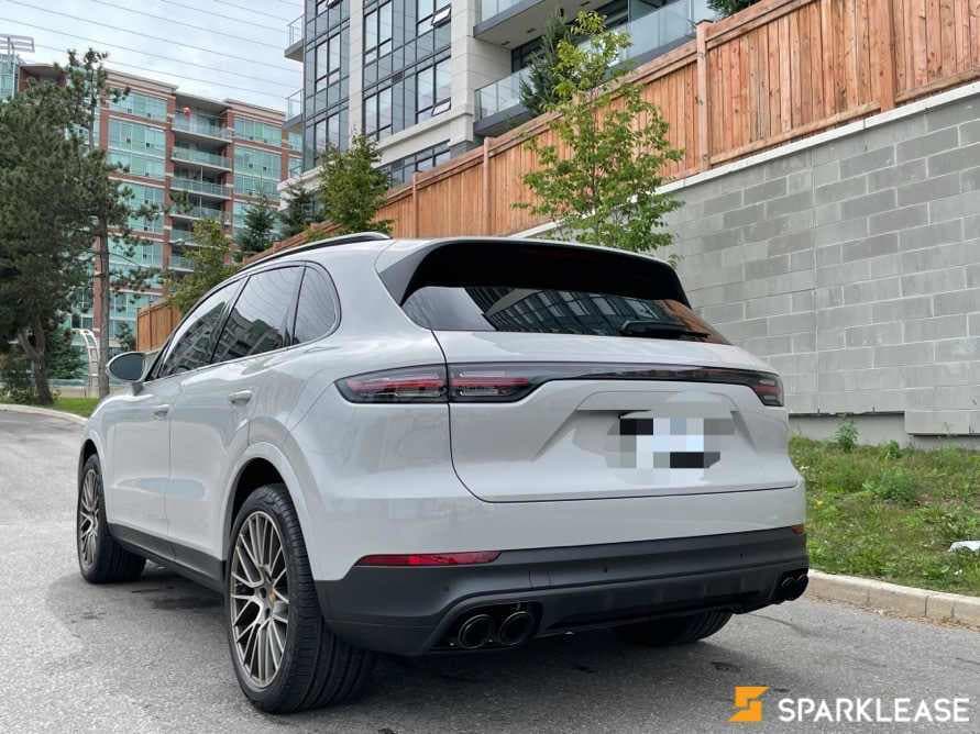 2022 Porsche Cayenne Platinum Edition AWD