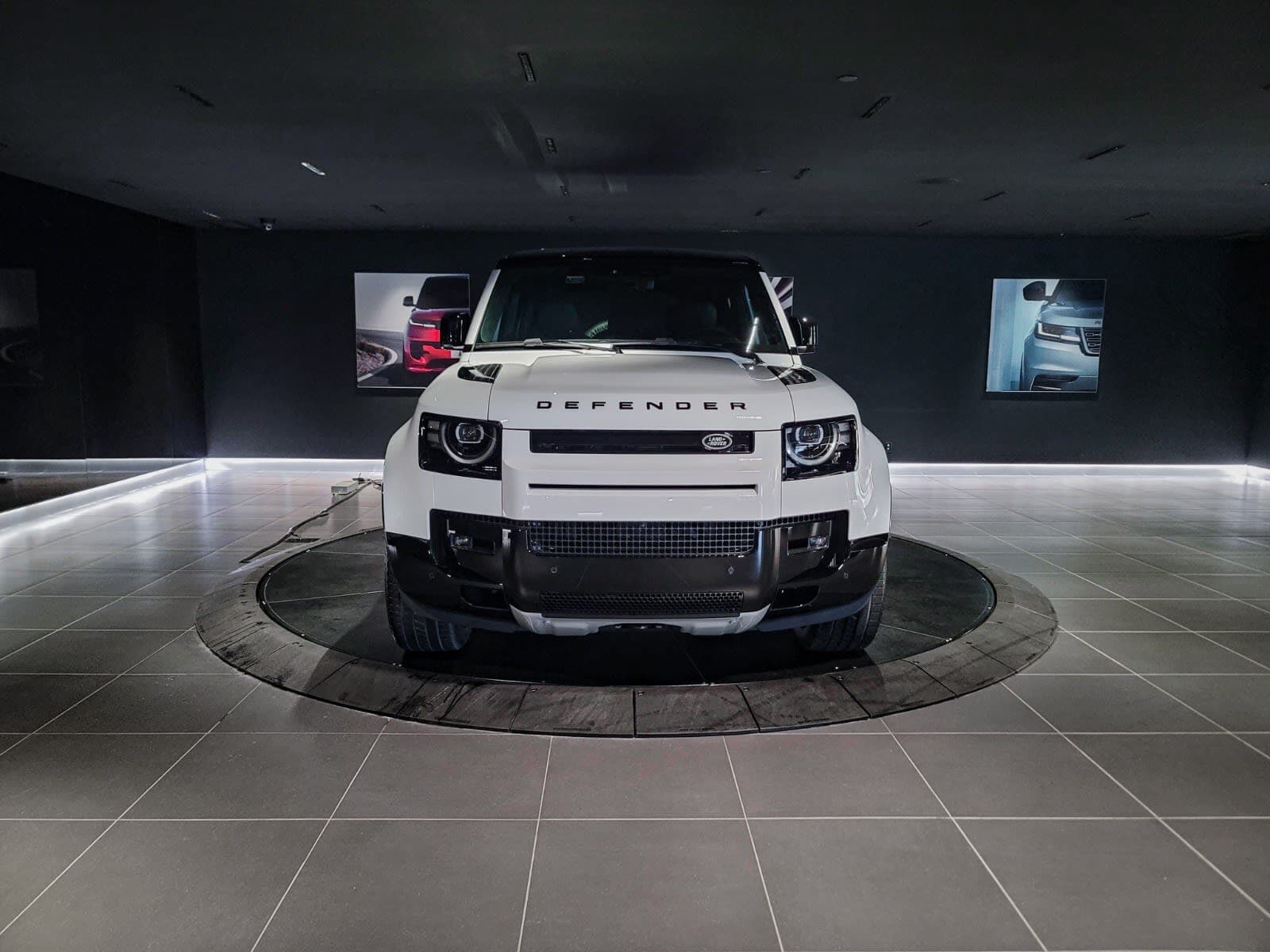 2026 Land Rover Defender V8