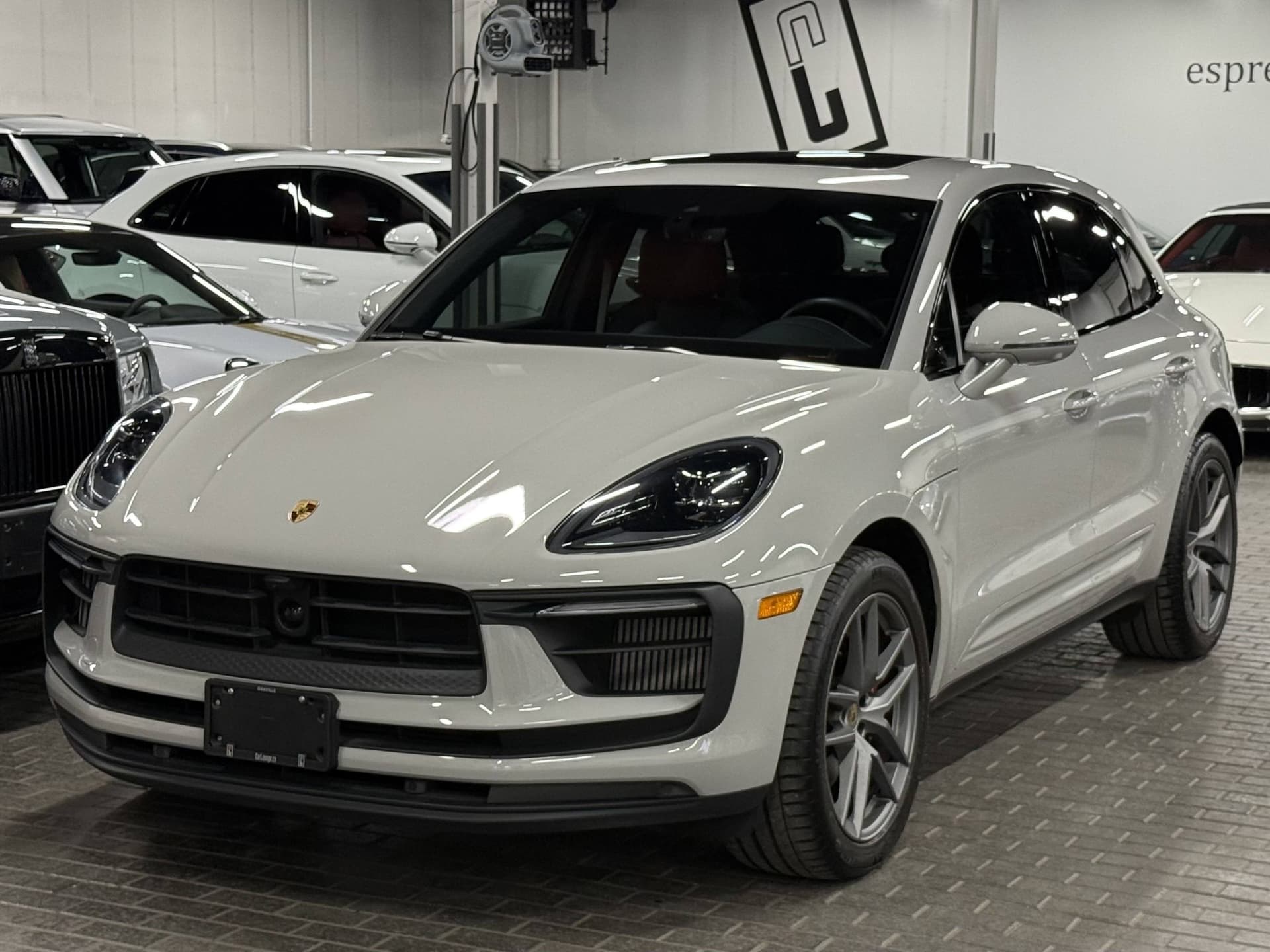 2023 Porsche Macan S | PREMIUM PACKAGE PLUS
