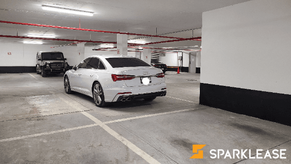 2020白色Audi S6