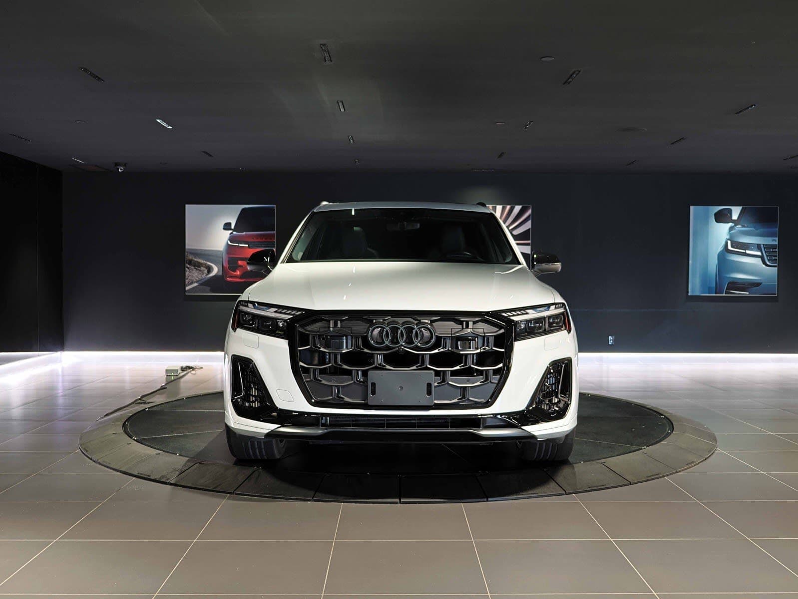 2025 Audi SQ7 4.0T (Tiptronic)