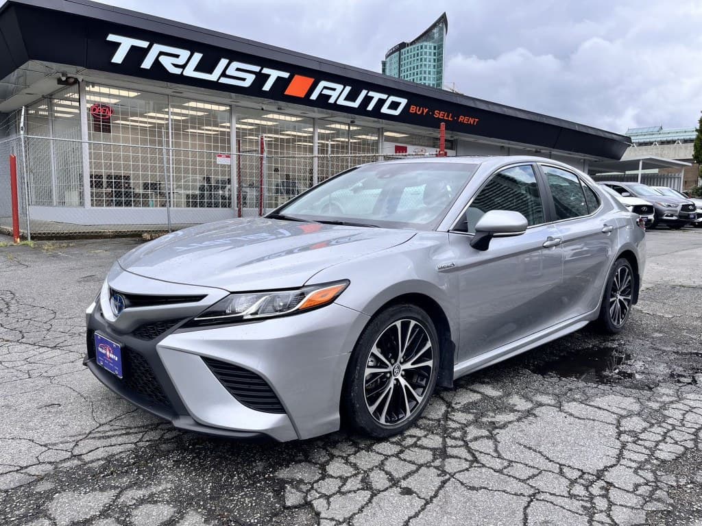 2018 Toyota Camry Hybrid SE 4dr Sedan CVT