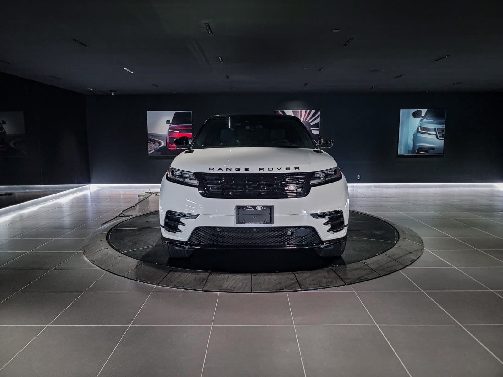 2026 Land Rover Range Rover Velar Dynamic SE