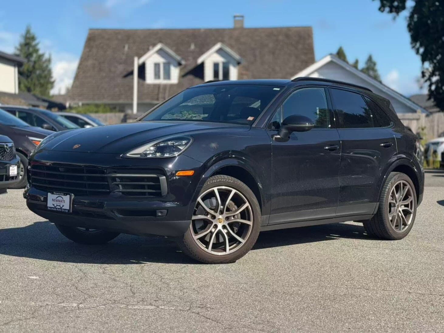 2022 Porsche Cayenne Platinum Edition. LOCAL BC VEHICLE. NO ACCIDENT. LOW KILOMETRES.