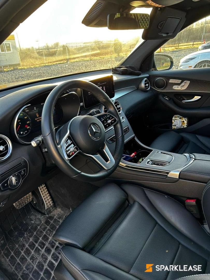 2022 Mercedes-Benz GLC 300 AMG package