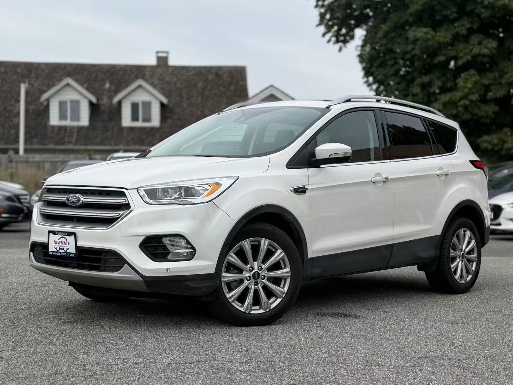 2018 Ford Escape Titanium. LOCAL BC VEHICLE. NO ACCIDENT. LOW KILOMETRES.