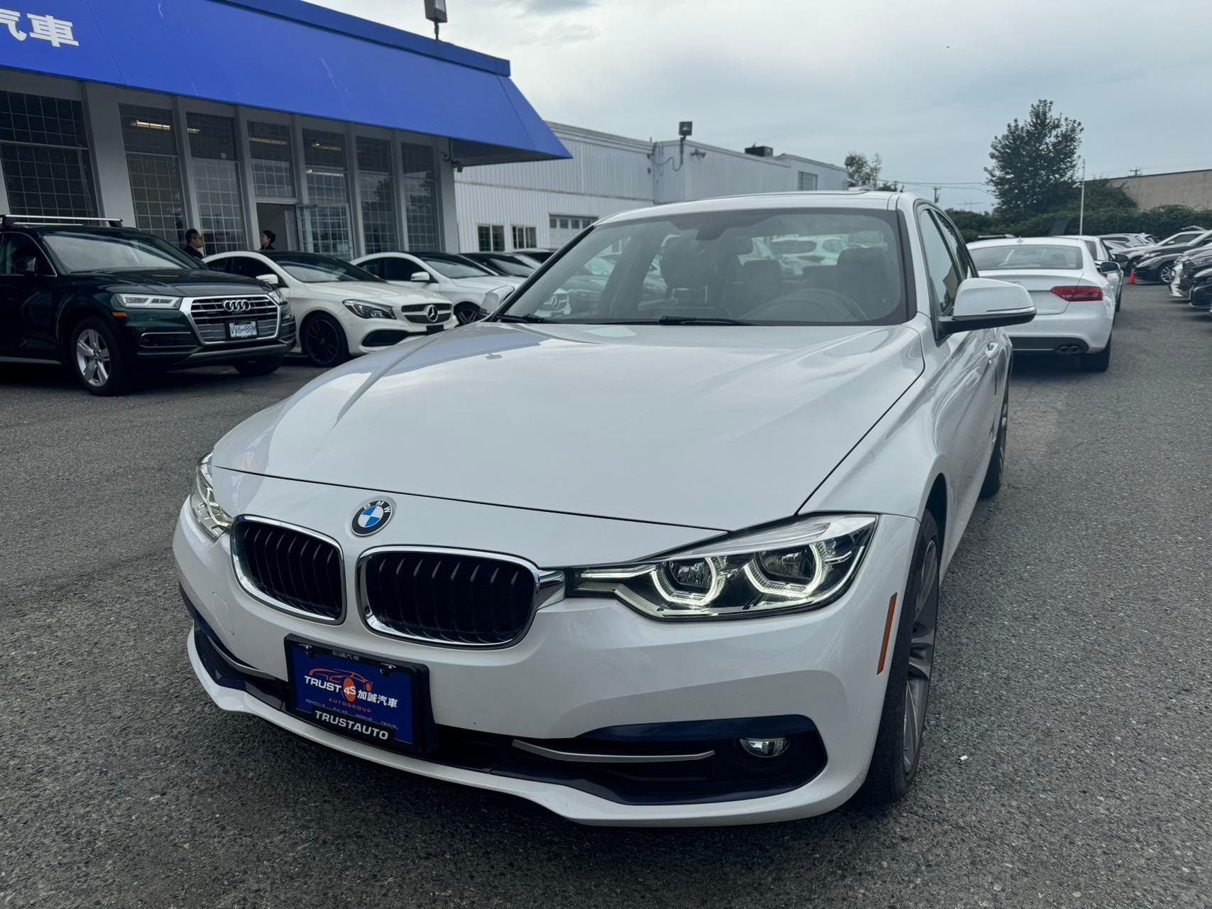 2018 BMW 3 Series 330i xDrive Sedan