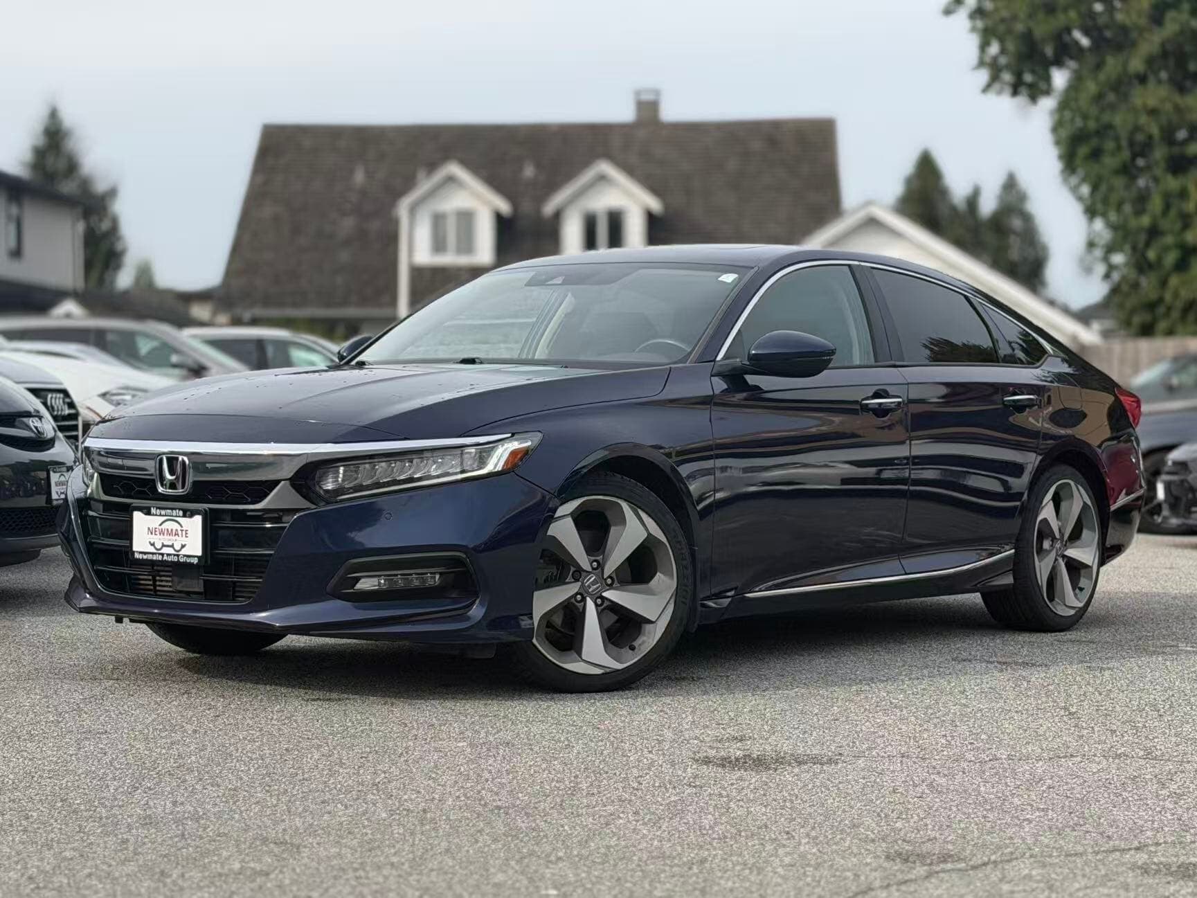 2018 Honda Accord Touring. LOCAL BC VEHICLE. FULL SERVICE RECORD.