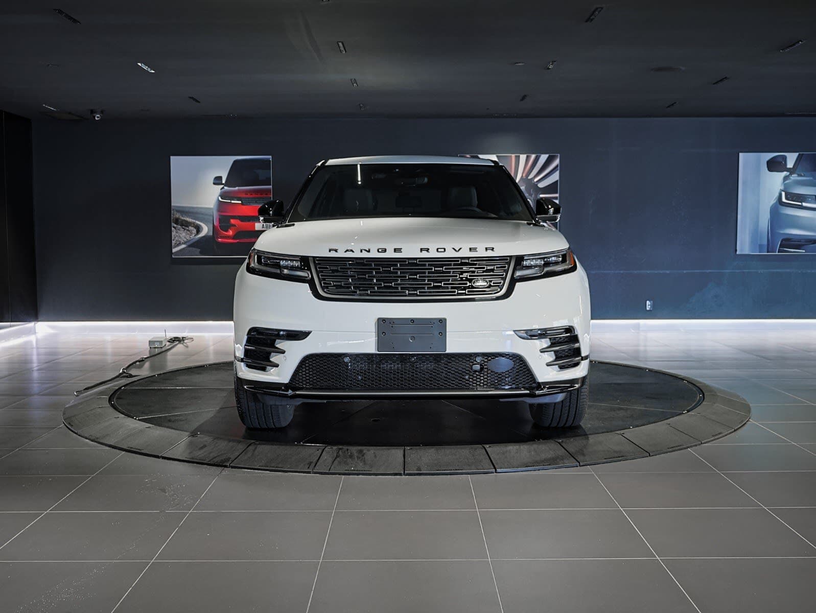 2026 Land Rover Range Rover Velar Dynamic SE