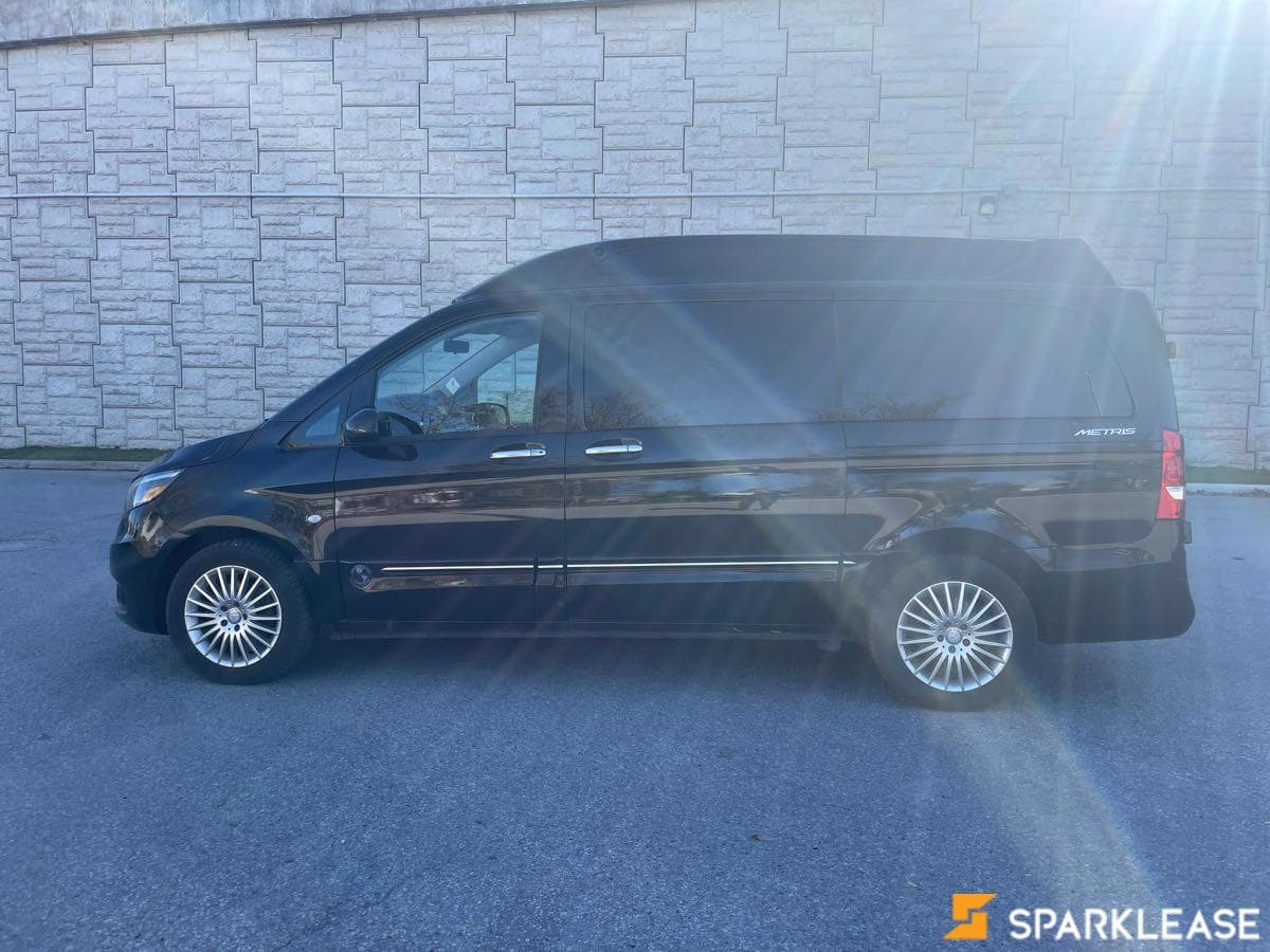 2017 Mercedes-Benz  Metris Passenger Van...