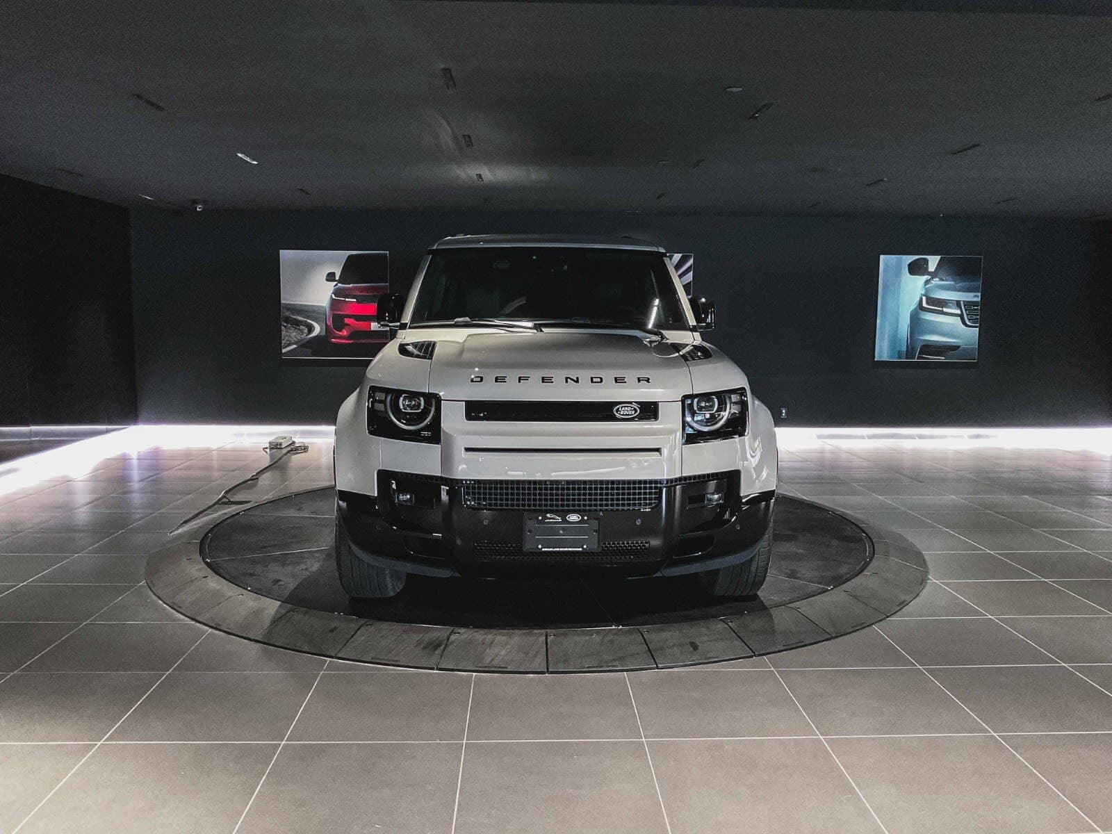 2026 Land Rover Defender X-Dynamic SE