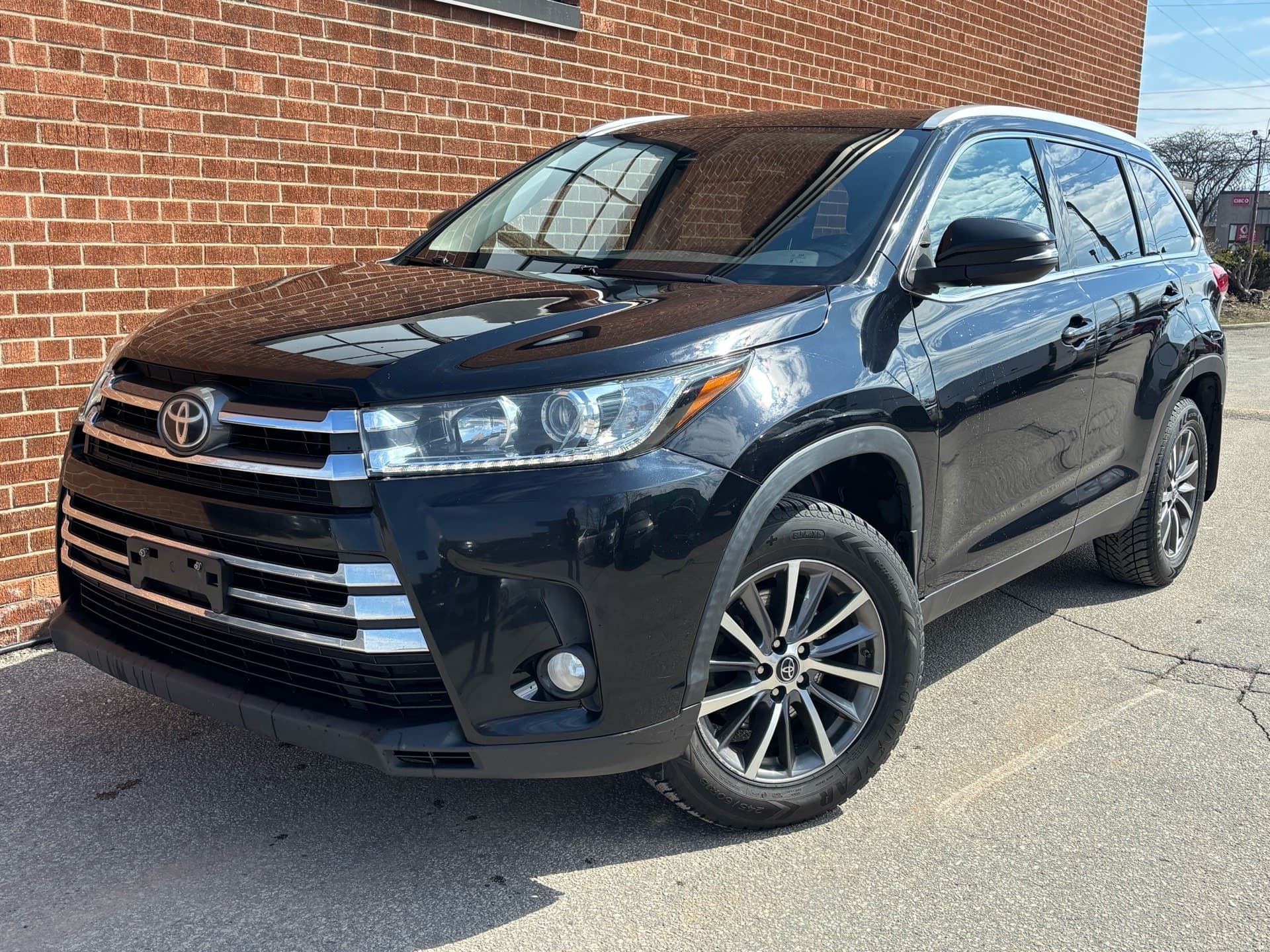 2019 Toyota Highlander AWD XLE, 8 Passenger, Navi,