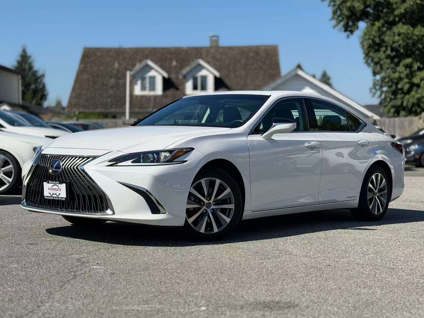2021 Lexus ES ES 300h. LOCAL BC VEHICLE. ONE OWNER. LOW KILOMETRES.