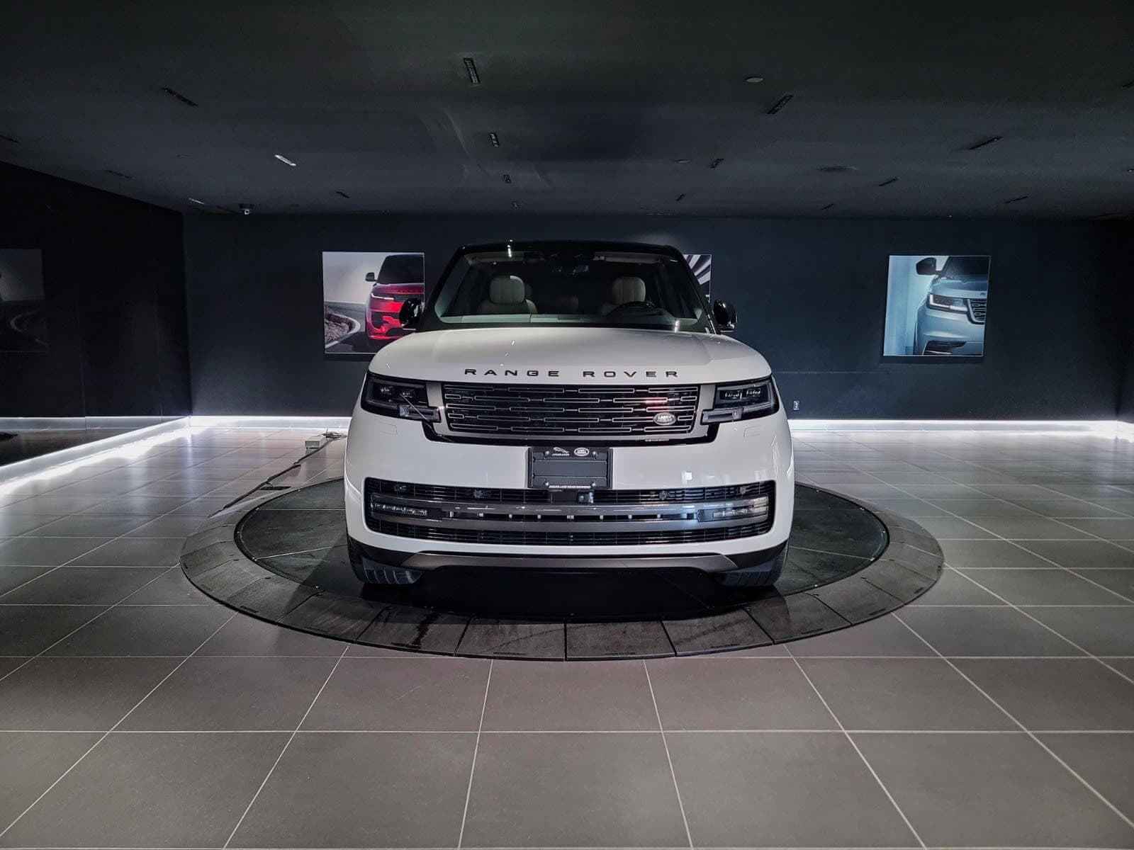 2026 Land Rover Range Rover SE
