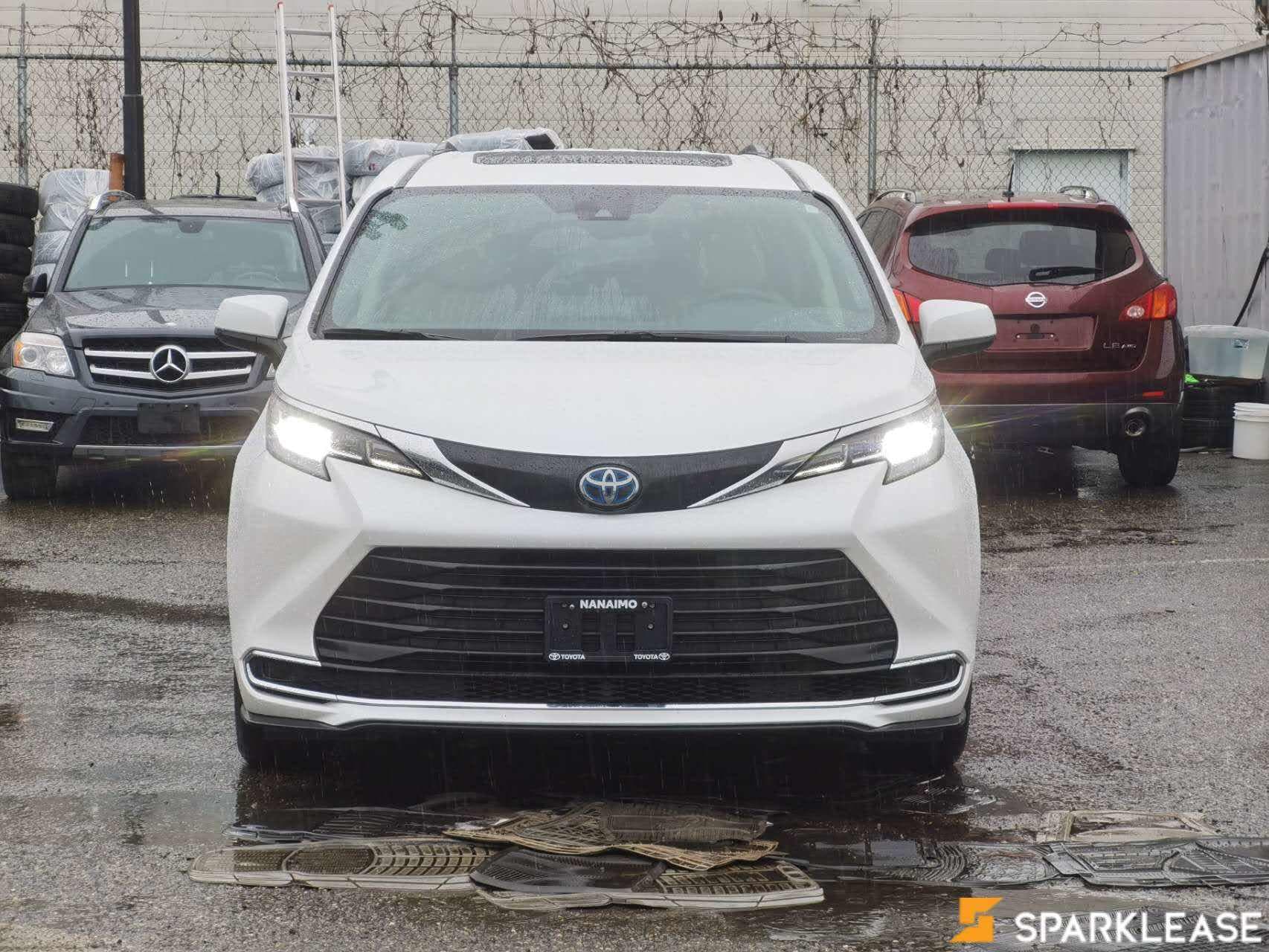 2023 Toyota Sienna LE 8-Passenger FWD