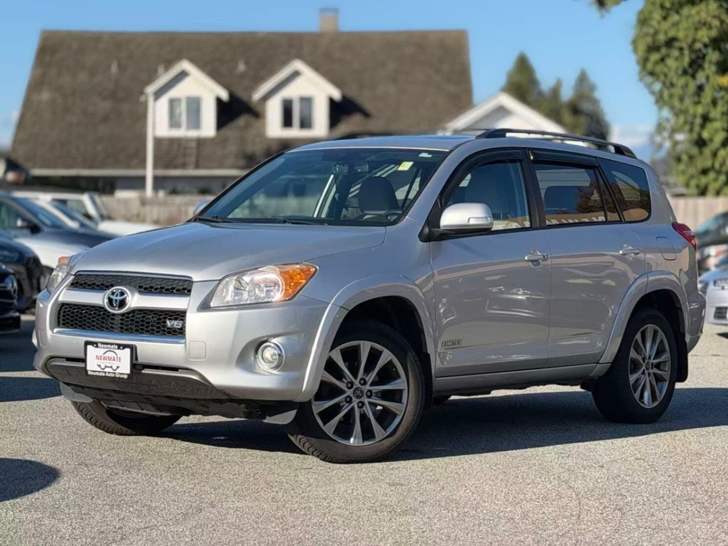 2009 Toyota RAV4 V6 Limited. LOCAL BC VEHICLE. 25 SERVICE RECORDS.