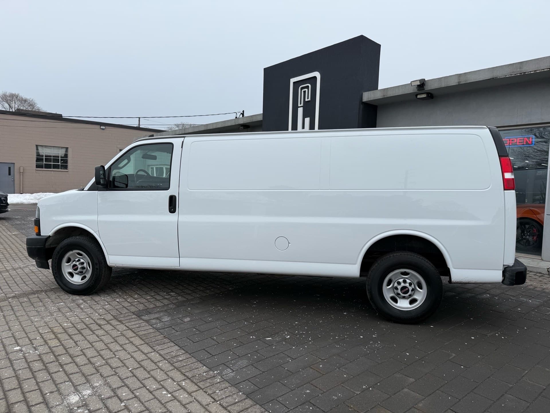 2023 GMC Savana Cargo RWD 2500 EXTENDED 155"