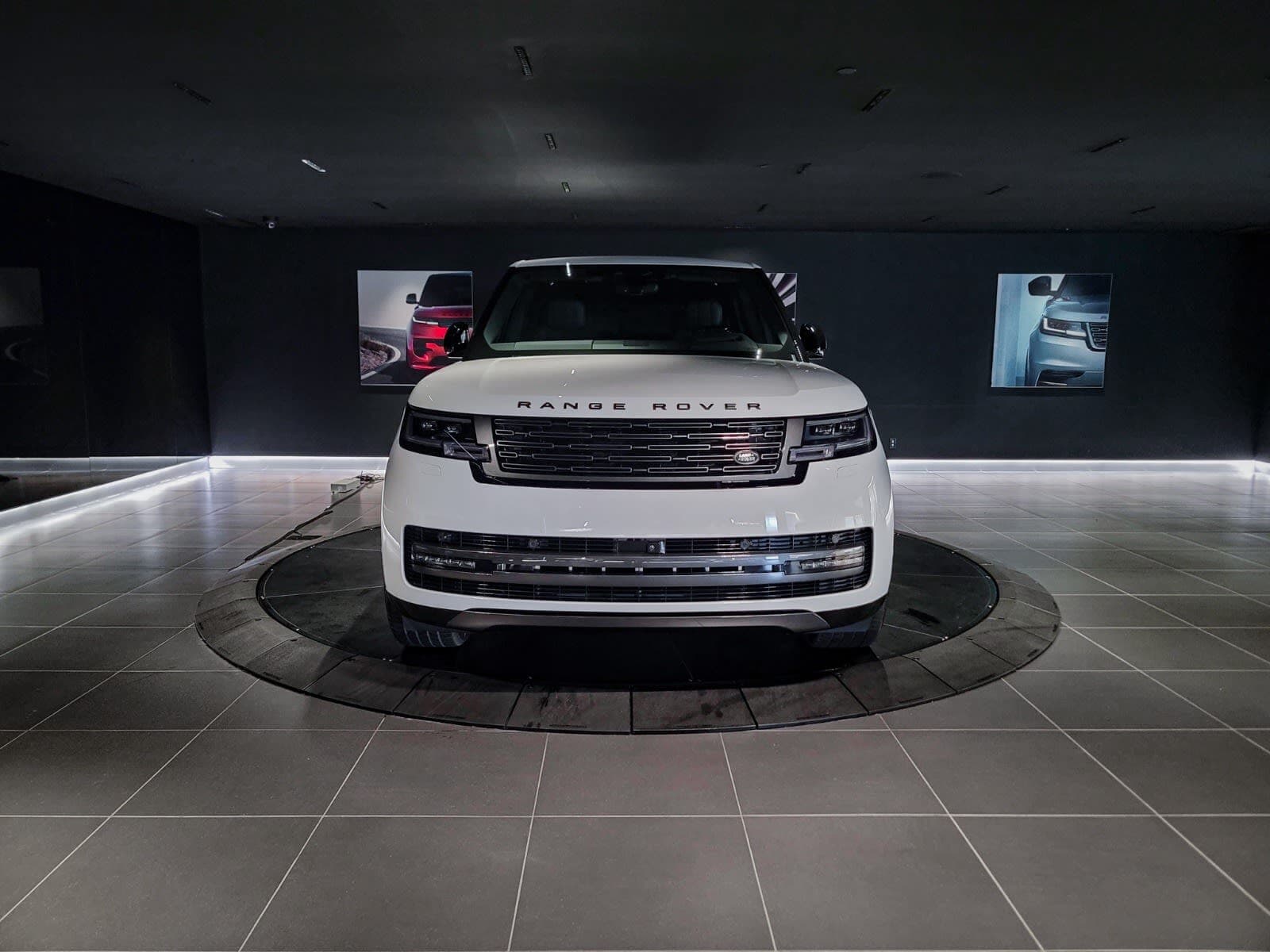 2026 Land Rover Range Rover SE