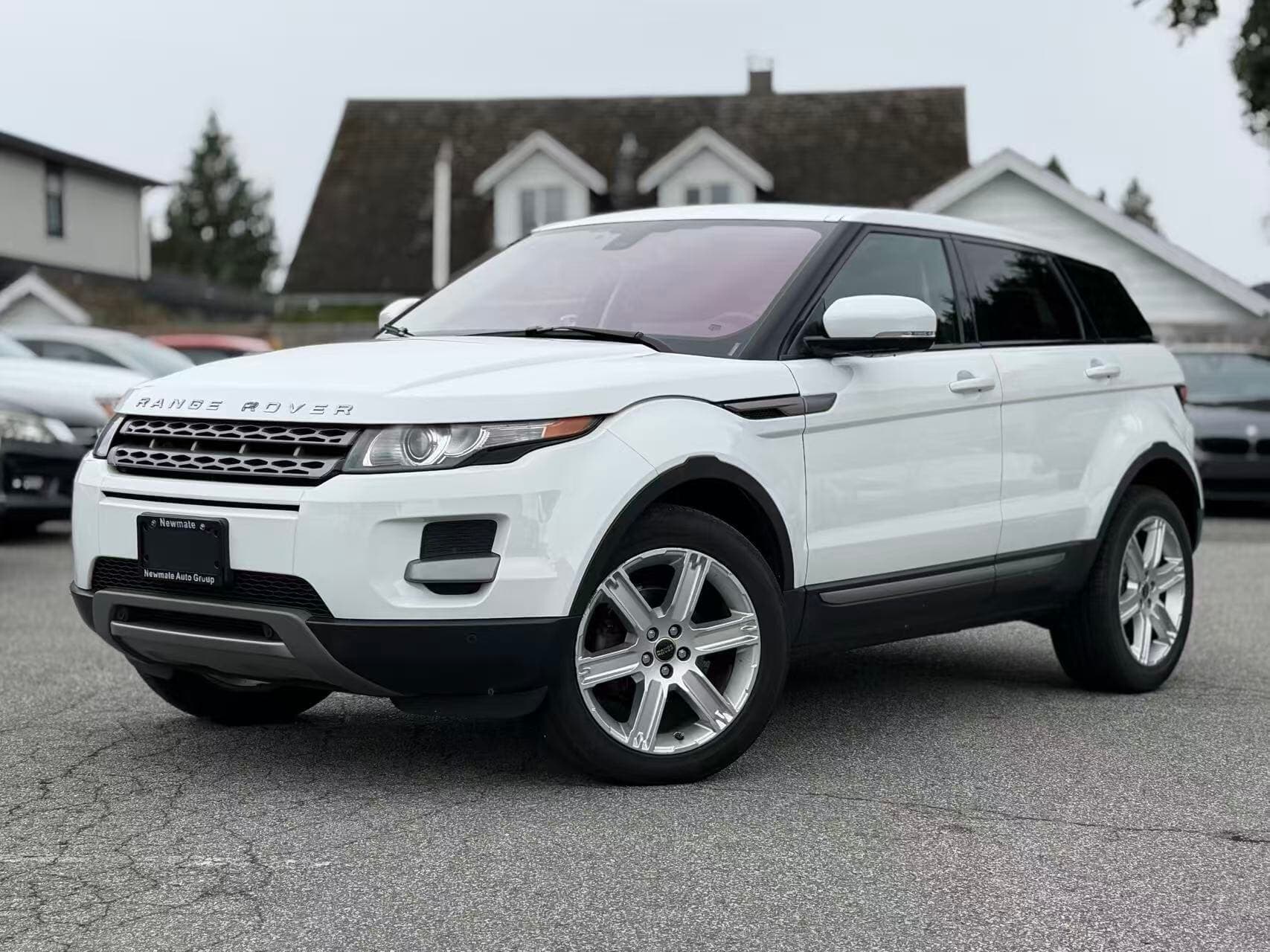 2012 Land Rover Range Rover Evoque Pure. LOCAL BC VEHICLE. NO ACCIDENT. LOW KILOMETRES.
