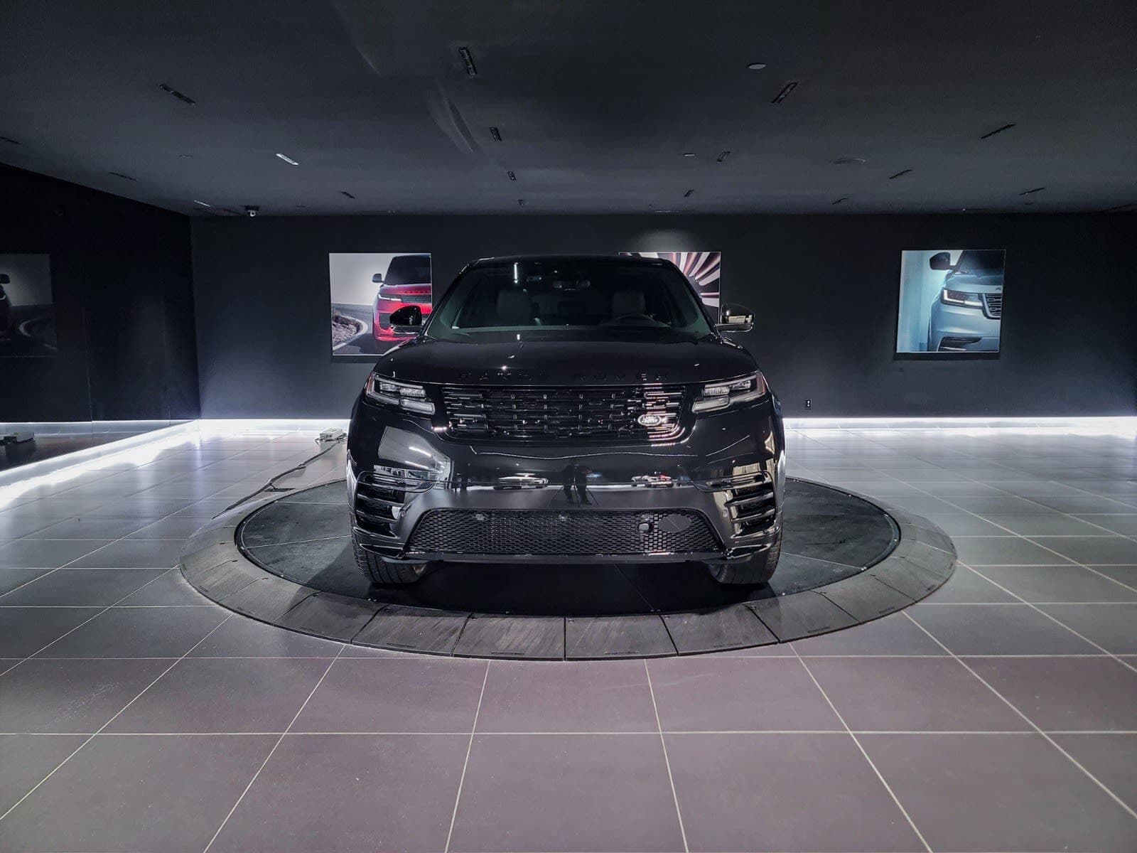 2026 Land Rover Range Rover Velar Dynamic SE