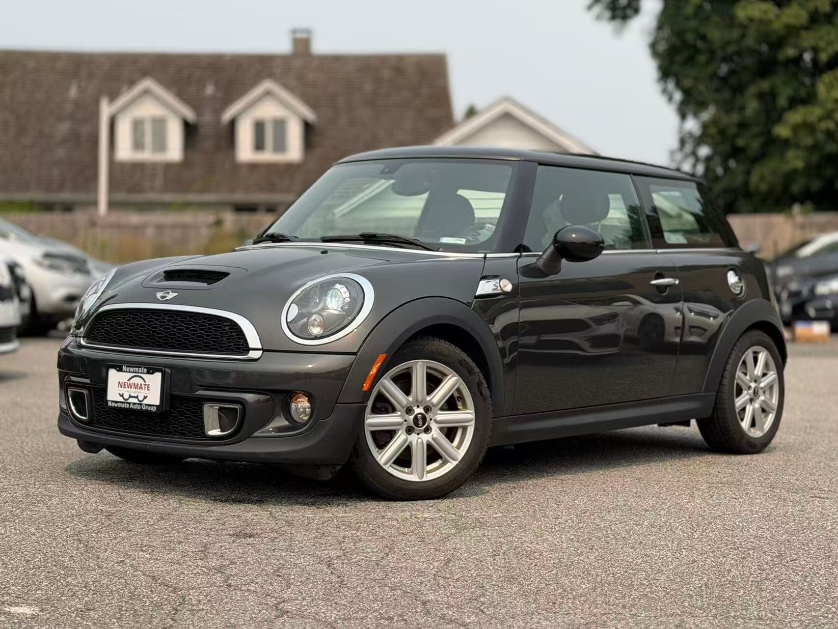 2013 MINI Cooper S 6MT. LOW KILOMETRES. SECOND SET OF TIRES.