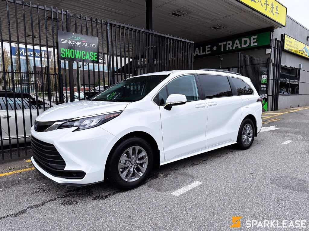 2022 Toyota  Sienna  LE 8-Passenger AWD 