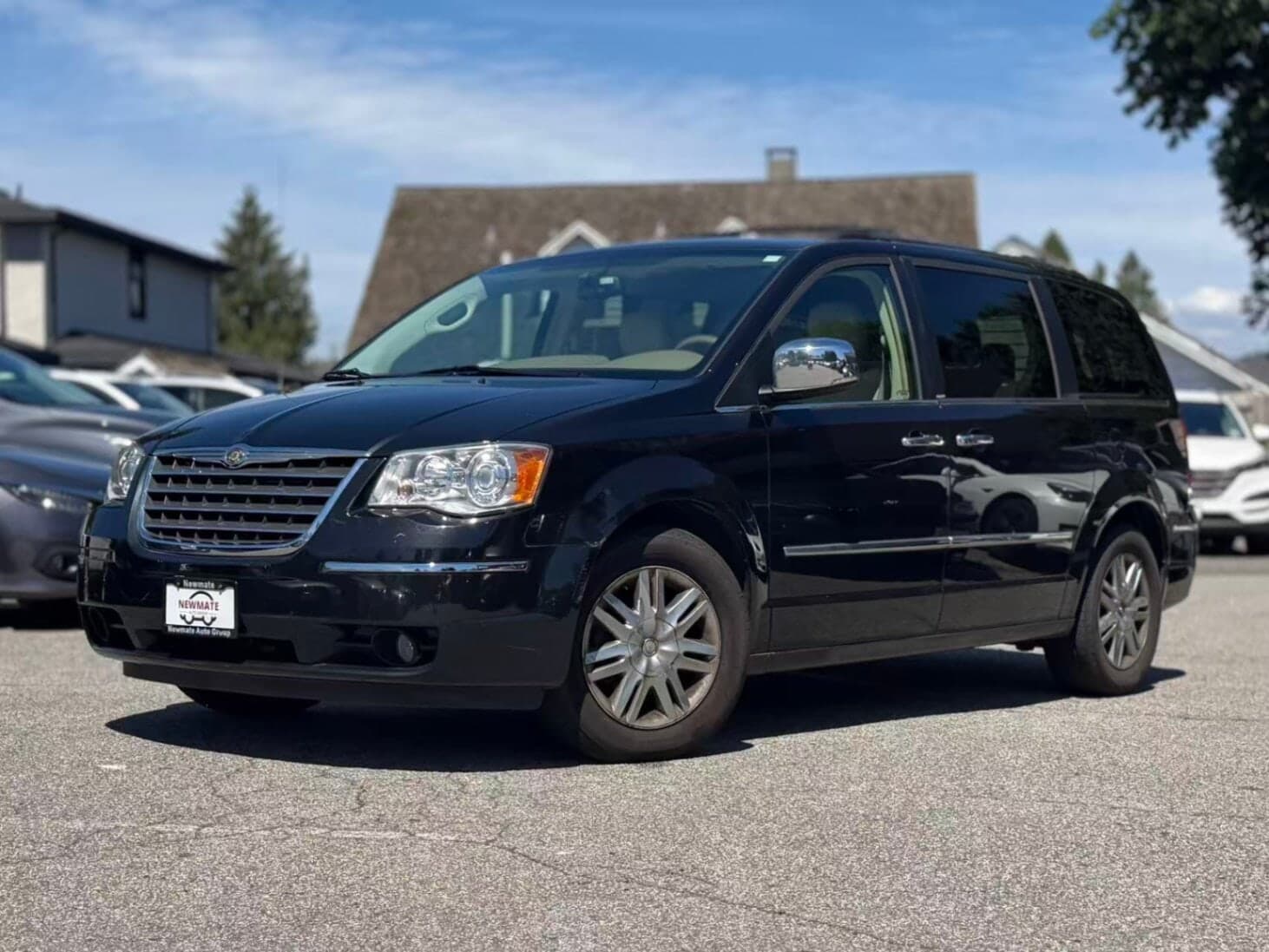 2008 Chrysler Town & Country Limited. LOCAL BC VEHICLE. ONE OWNER. 7 SEATER STOW N' GO.