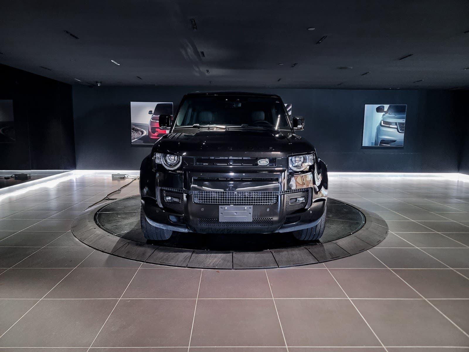 2025 Land Rover Defender V8