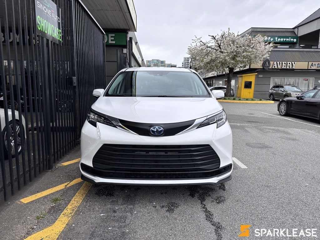 2022 Toyota  Sienna  LE 8-Passenger AWD 