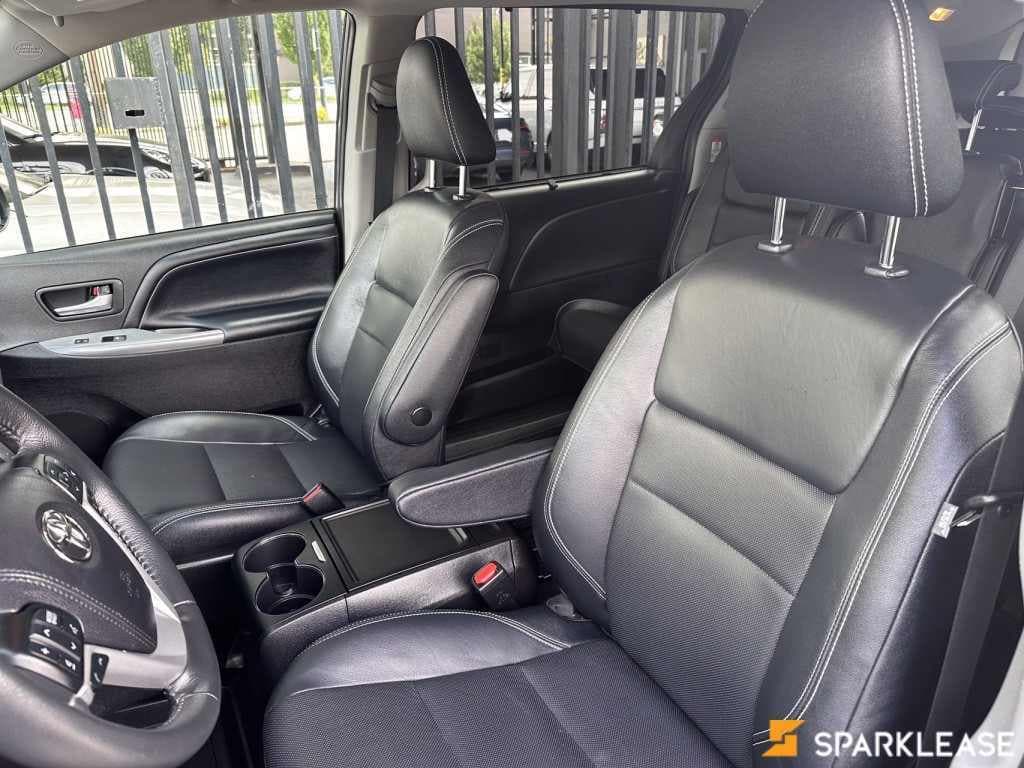 2020 Toyota Sienna SE 8-Passenger FWD