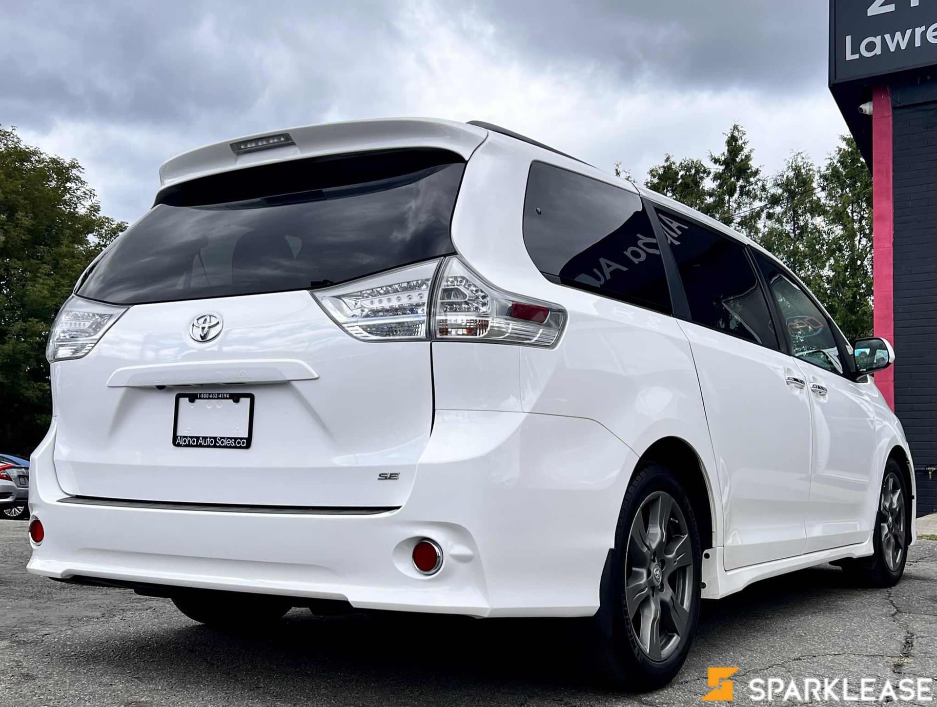 2017 Toyota  Sienna  5dr SE 8-Pass FWD 