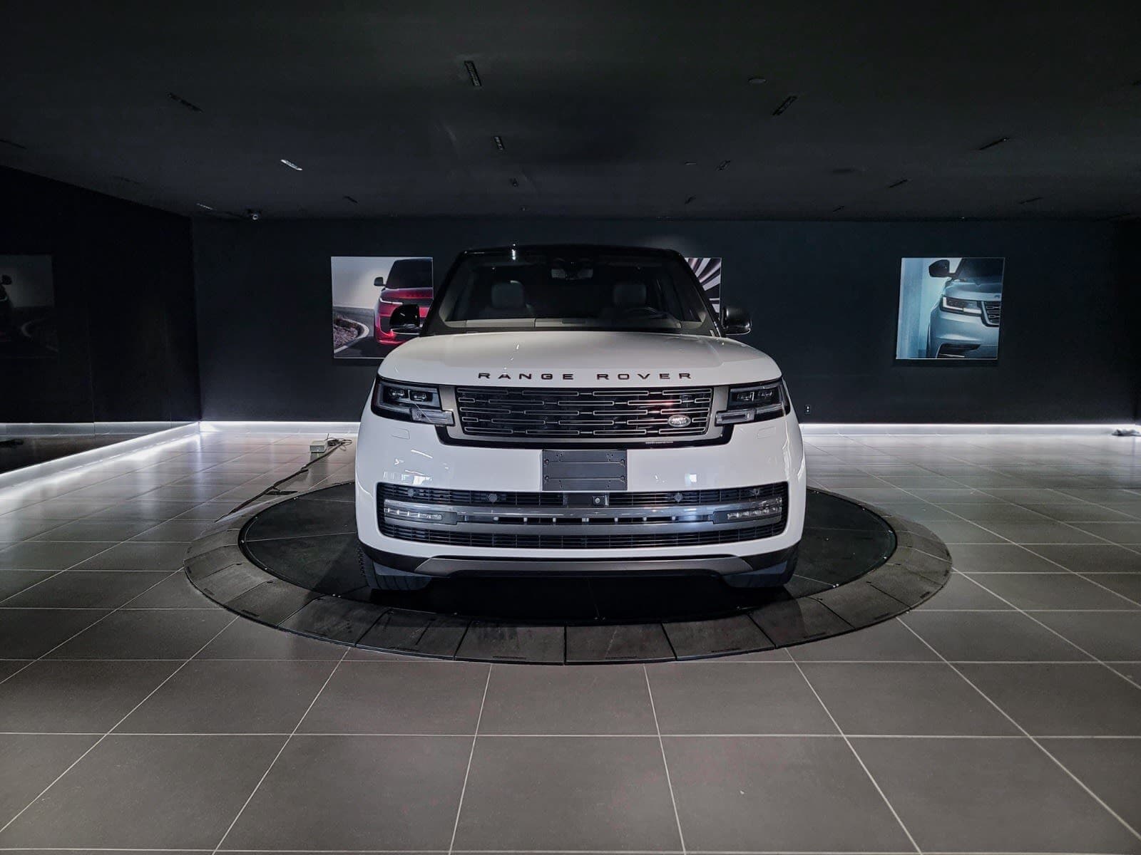 2023 Land Rover Range Rover SE
